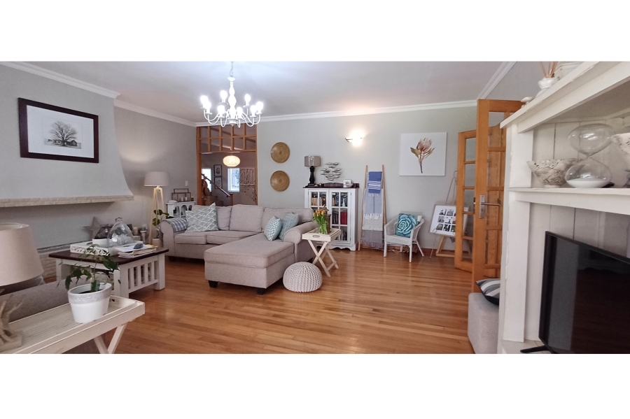 5 Bedroom Property for Sale in Jim Fouchepark Free State